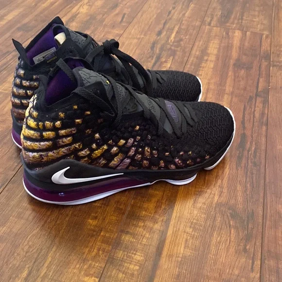 Nike lebron XVII sneaker - Picture 3 of 6
